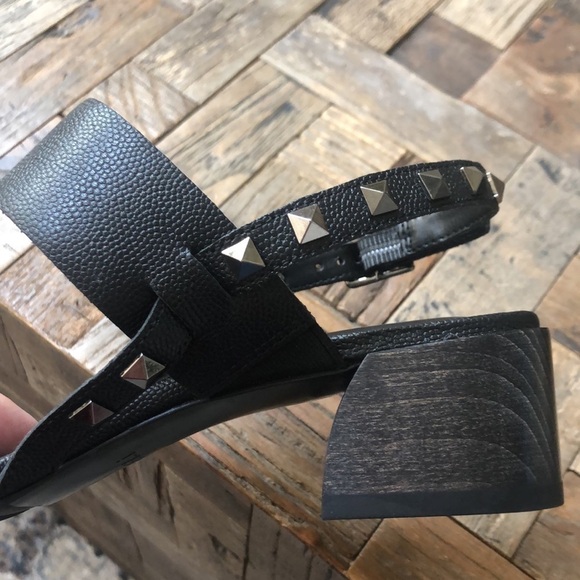 Vaneli Chimba Black Leather Sandals - Picture 8 of 10